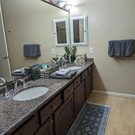 Spacious 2 Bedrooms. Prime Location Los Angeles Exterior photo