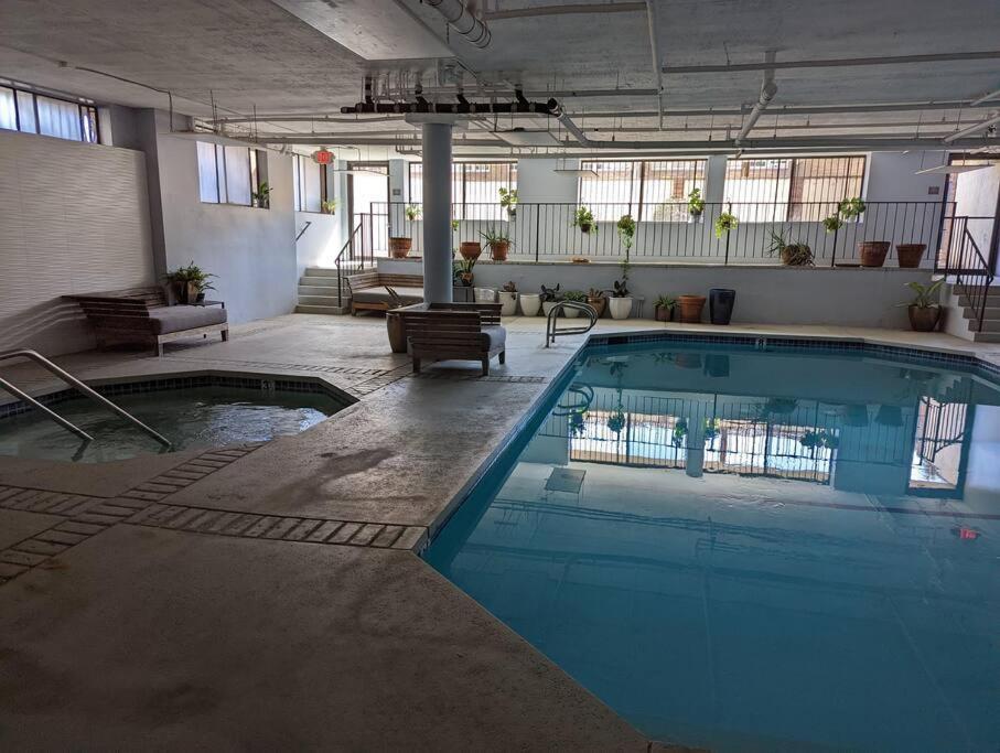 Spacious 2 Bedrooms. Prime Location Apartment Los Angeles