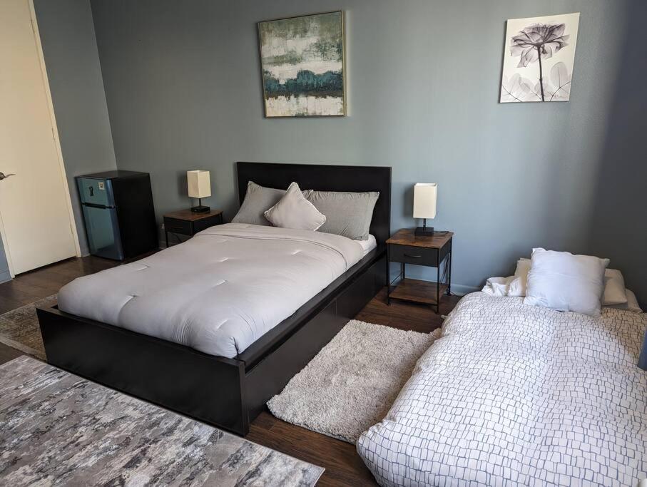 Spacious 2 Bedrooms. Prime Location Apartment Los Angeles
