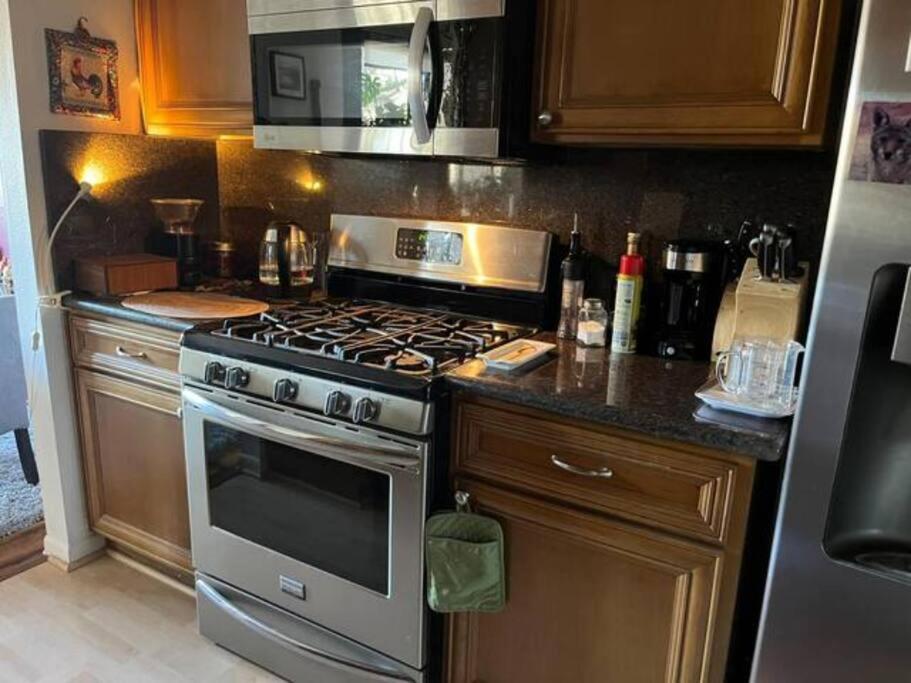 Apartment Spacious 2 Bedrooms. Prime Location *